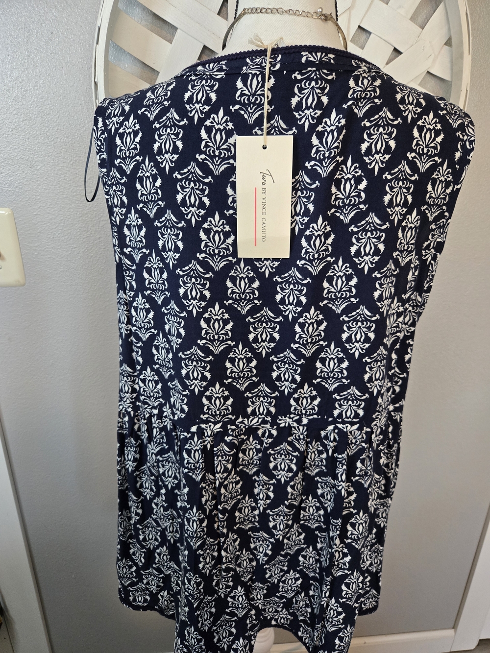 Two By Vince Camuto Navy & White Sleeveless Printed Tunic Top- NWT Ret $79 - Picture 7 of 12